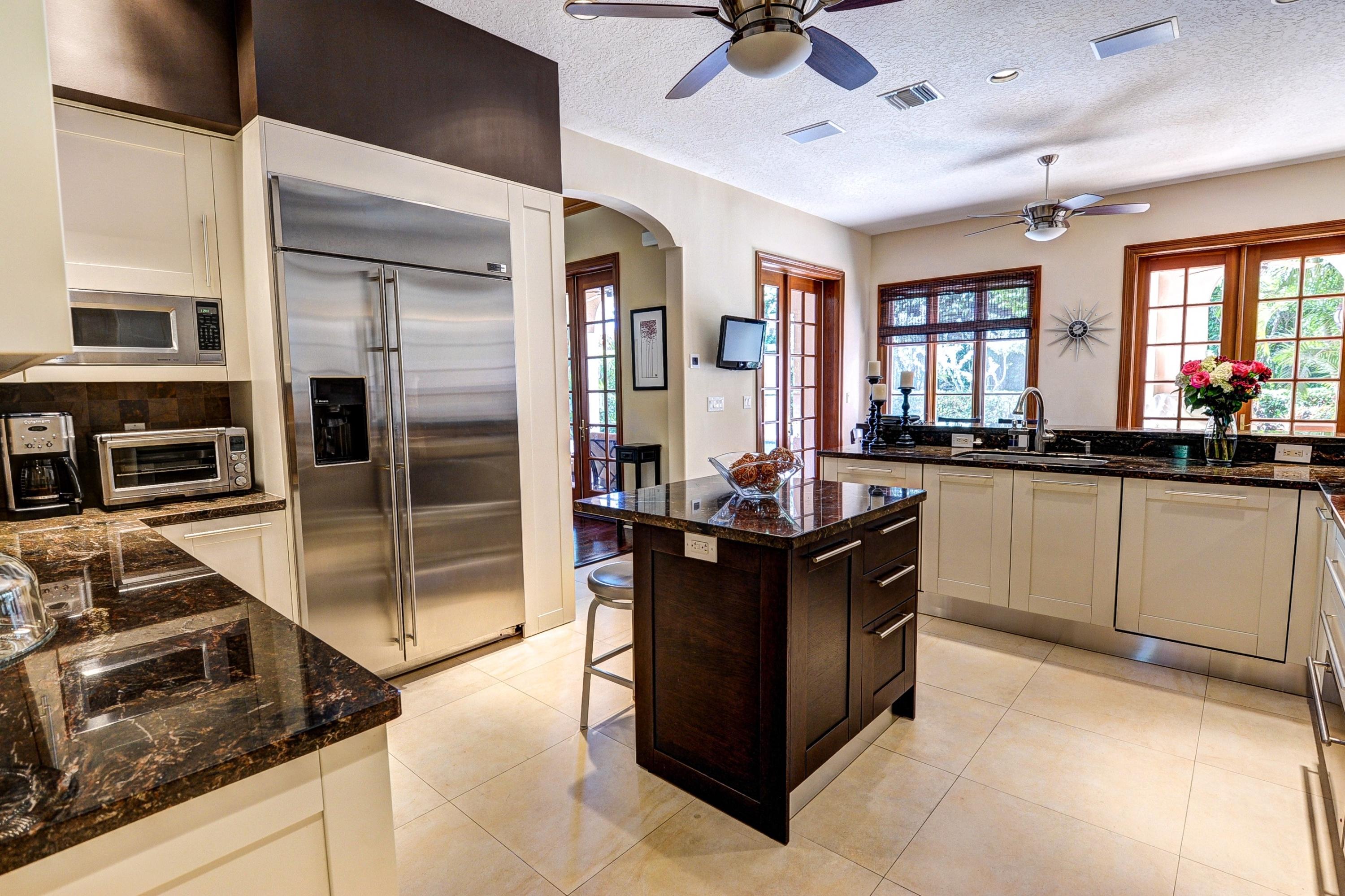 323 Northwest 9th Terrace Boca Raton, FL 33486 - Photo 17 of 40 017_Kitchen