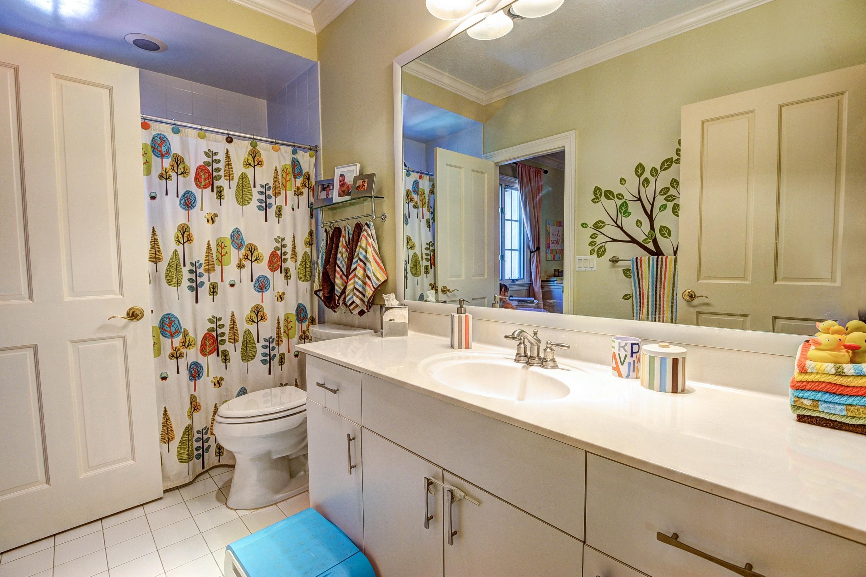 323 Northwest 9th Terrace Boca Raton, FL 33486 - Photo 33 of 40 033_Guest Bath