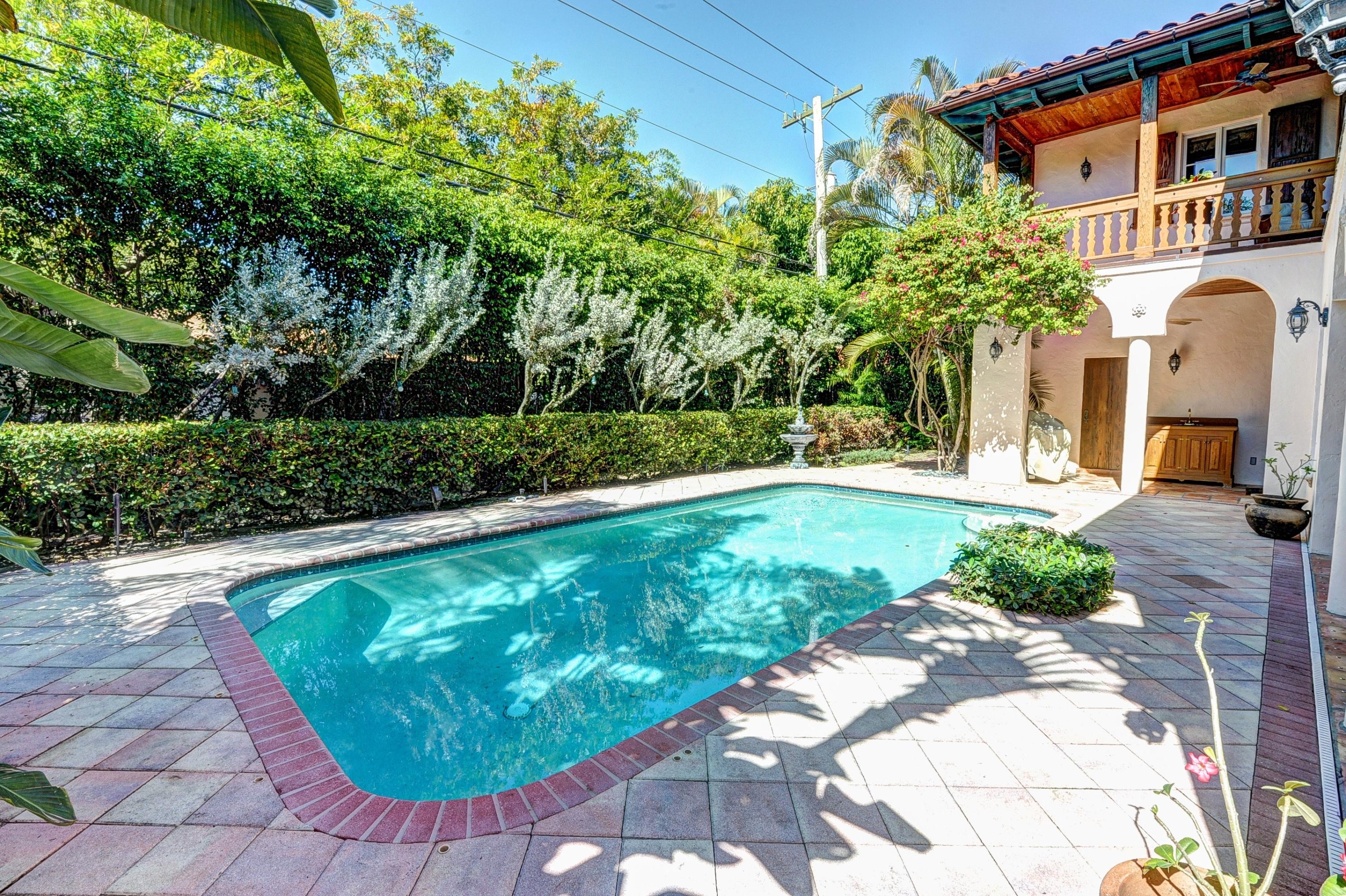 323 Northwest 9th Terrace Boca Raton, FL 33486 - Photo 4 of 40 004_Pool