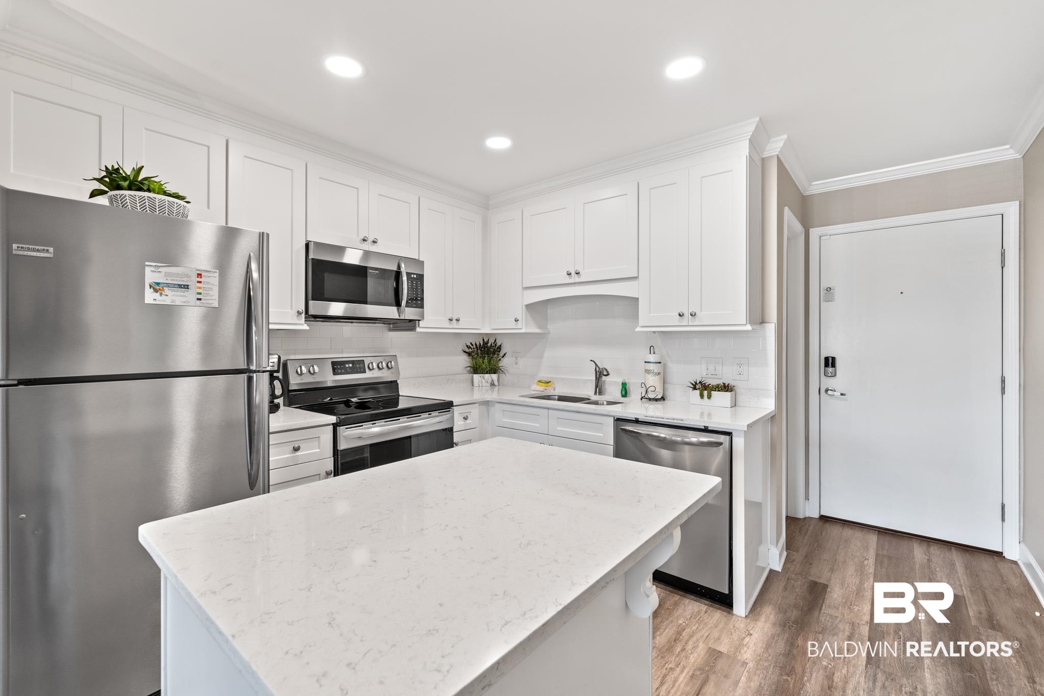 400 Plantation Road, Unit 2213 Gulf Shores, AL 36542 - Photo 8 of 27 Kitchen area
