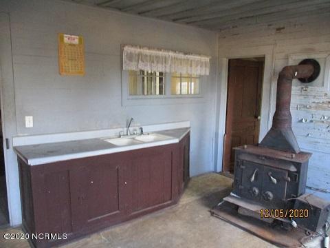 1018 High House Road Clinton, NC 28328 - Photo 11 of 11 kitchen