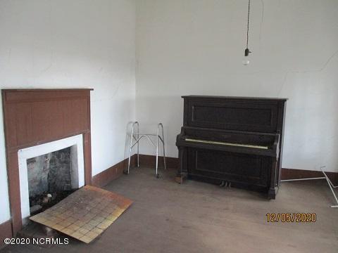 1018 High House Road Clinton, NC 28328 - Photo 10 of 11 living room
