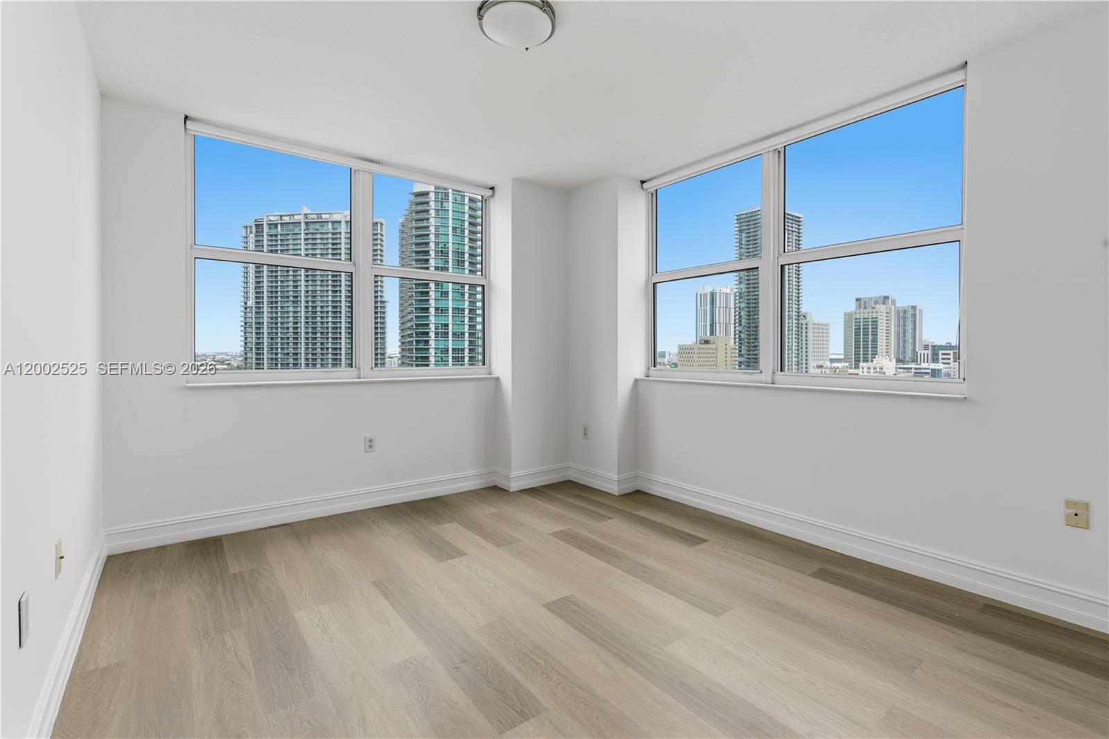 31 Southeast 5th Street, Unit 2301 Miami, FL 33131 - Photo 16 of 50