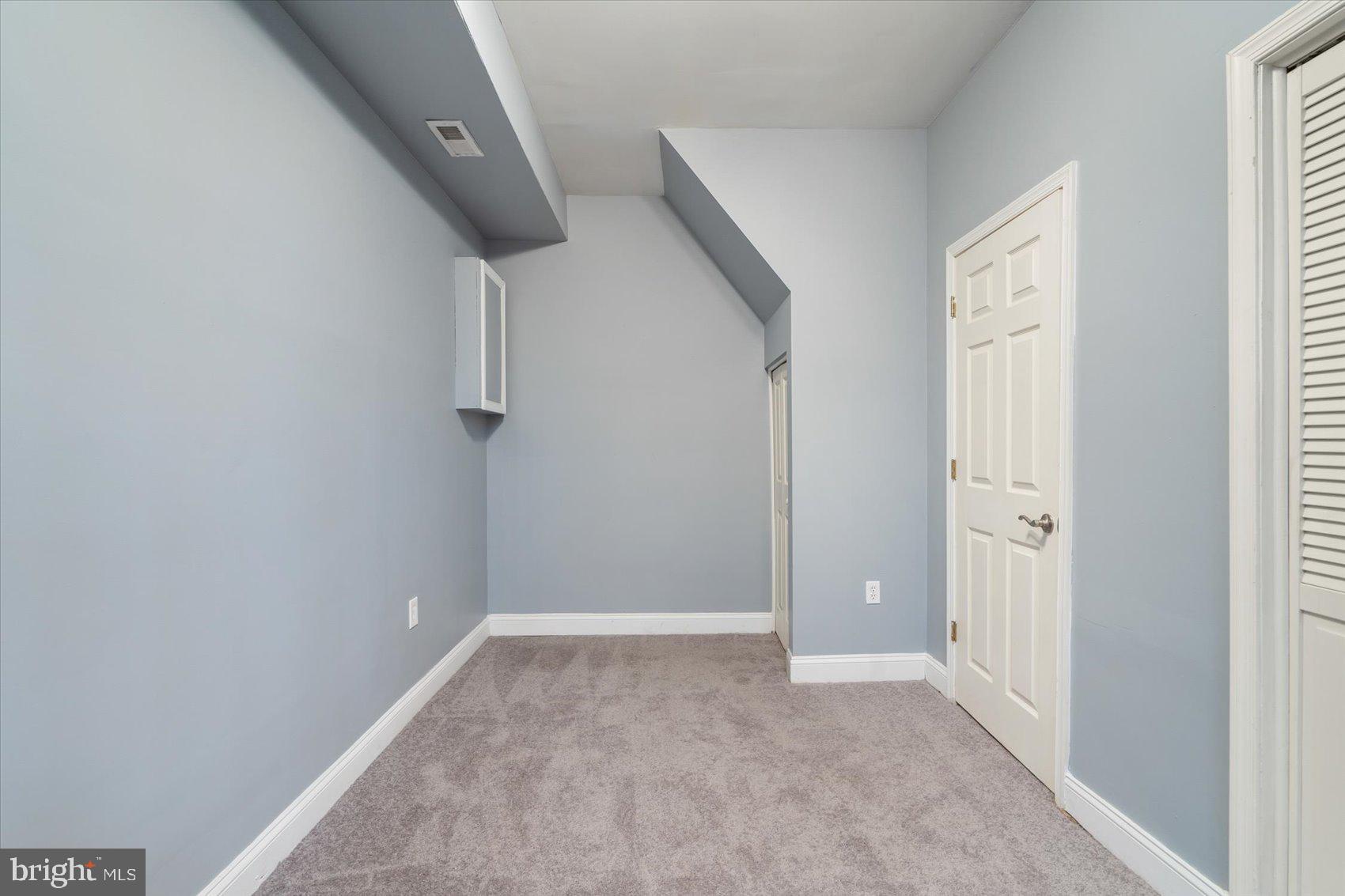 104 North Patterson Park Avenue Baltimore, MD 21231 - Photo 20 of 38 an empty room with windows