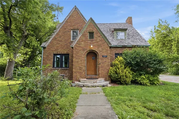 $175,000 | 1811 Madison Avenue, Charleston, IL 61920