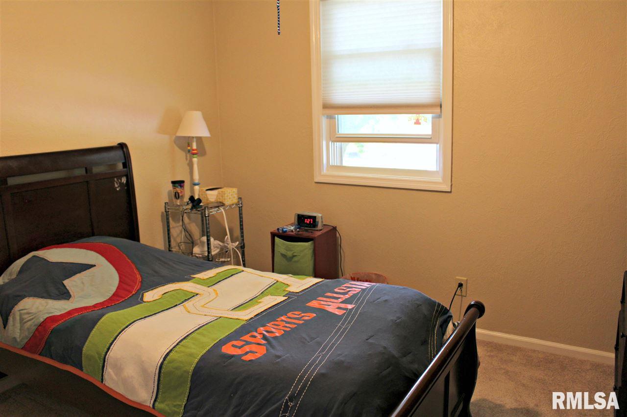 6716 North Camelot Road Peoria, IL 61615 - Photo 13 of 18 Gallery Image 13