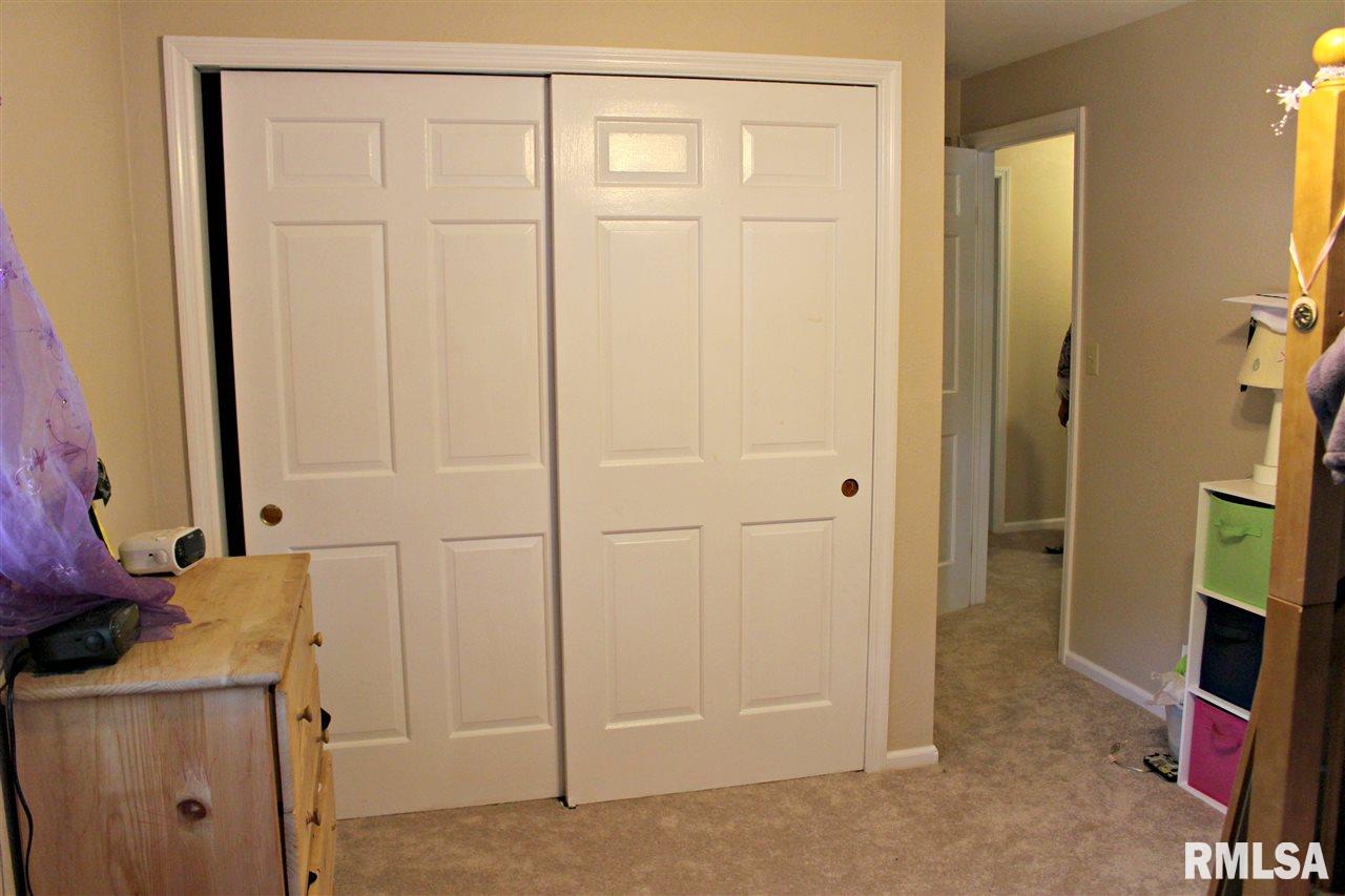 6716 North Camelot Road Peoria, IL 61615 - Photo 15 of 18 Gallery Image 15