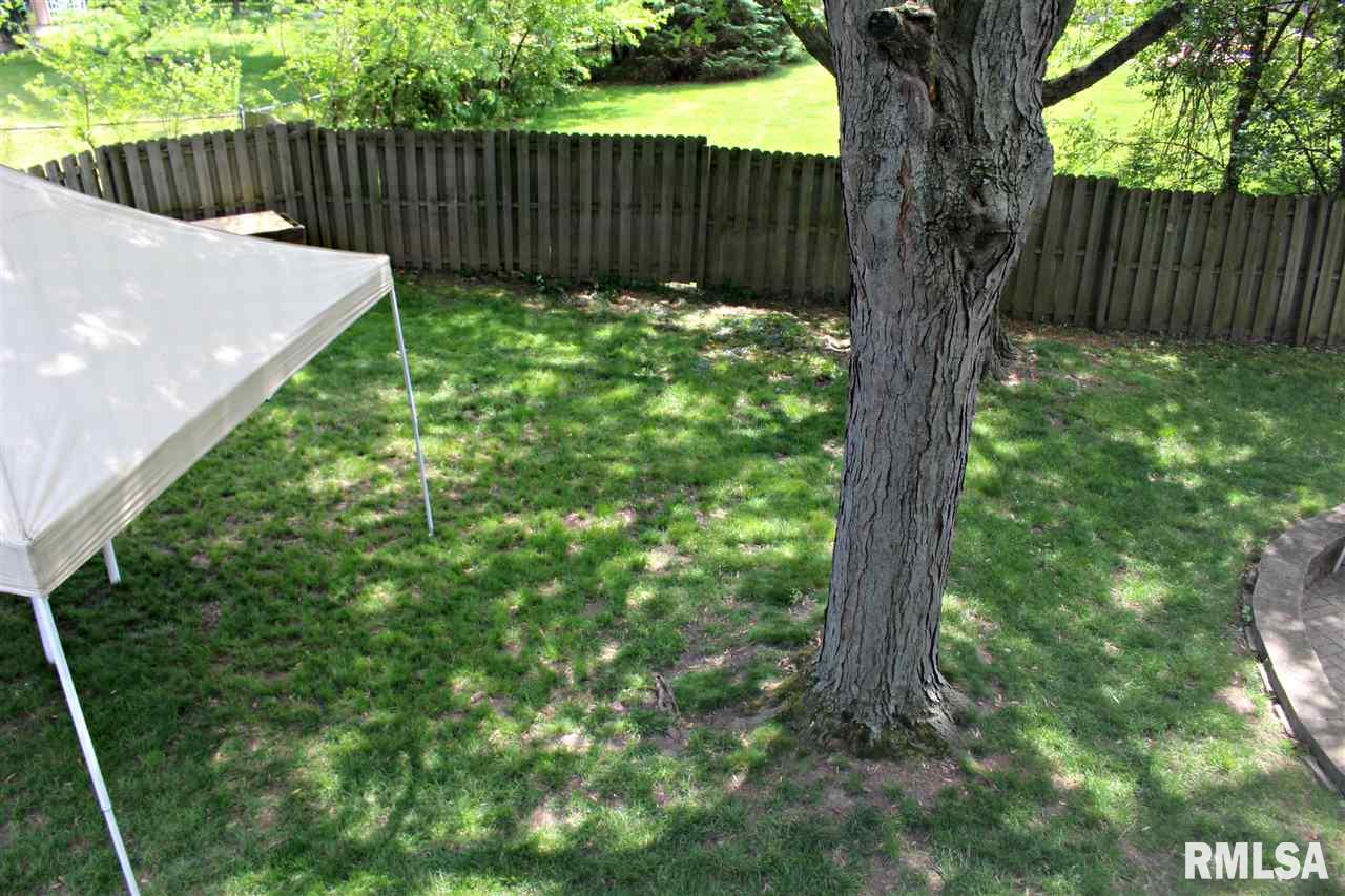 6716 North Camelot Road Peoria, IL 61615 - Photo 18 of 18 Gallery Image 18