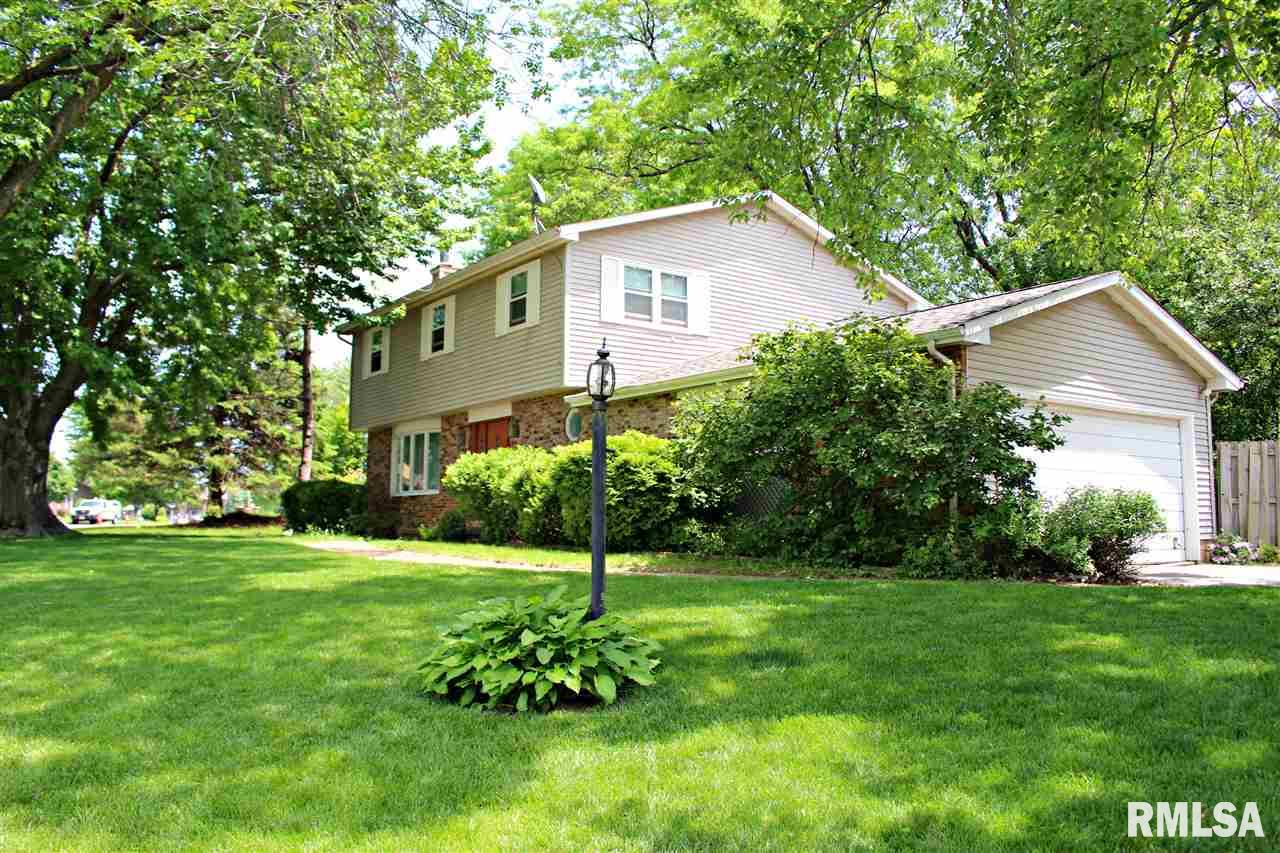 6716 North Camelot Road Peoria, IL 61615 - Photo 2 of 18 Gallery Image 2