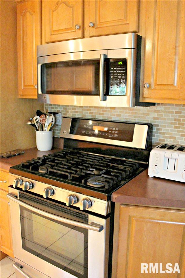 6716 North Camelot Road Peoria, IL 61615 - Photo 5 of 18 Gallery Image 5