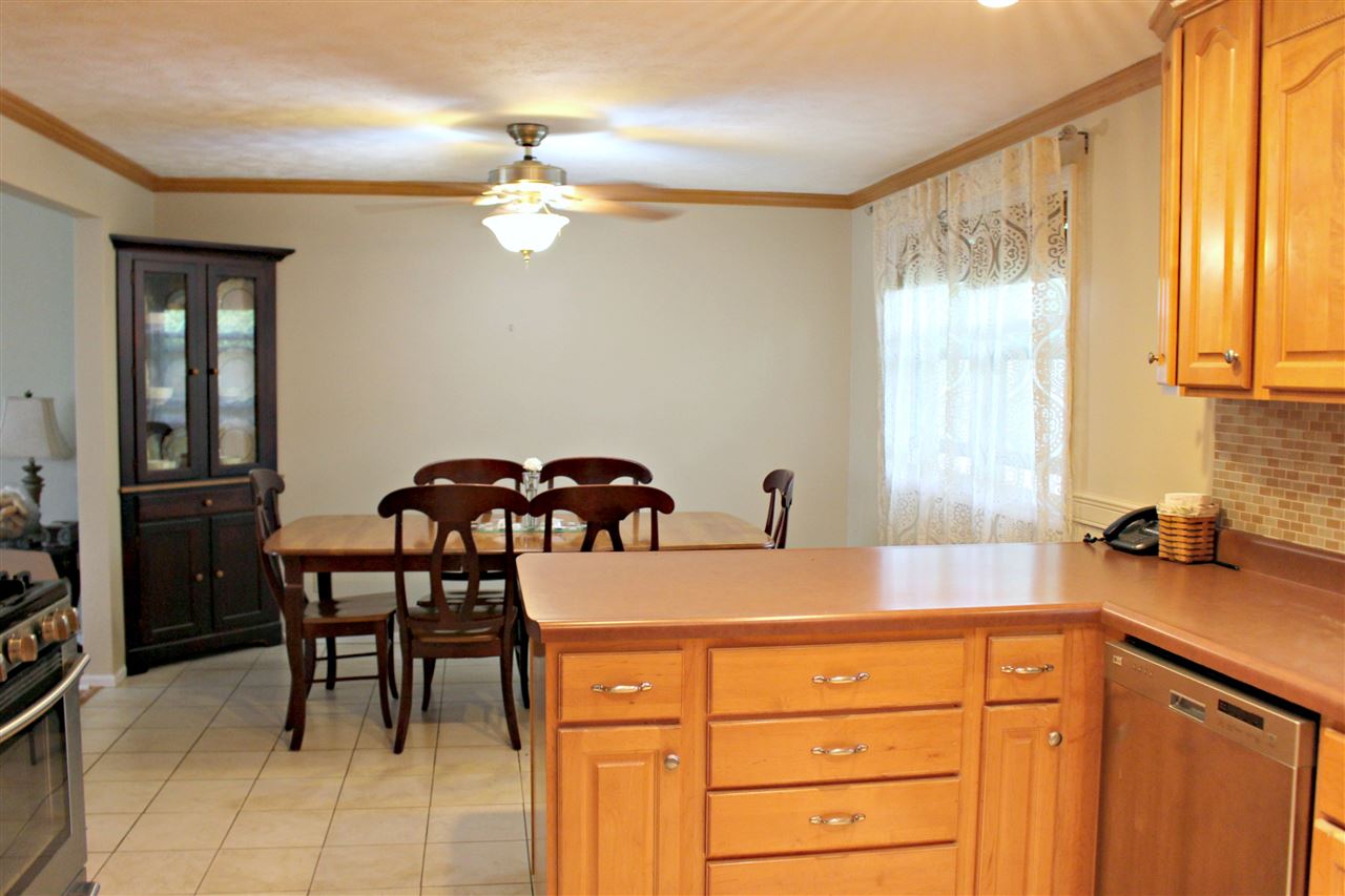 6716 North Camelot Road Peoria, IL 61615 - Photo 7 of 18 Gallery Image 7