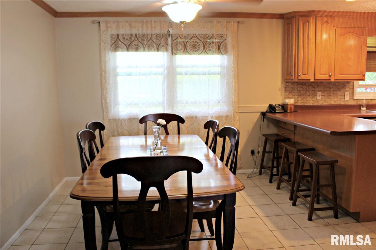 6716 North Camelot Road Peoria, IL 61615 - Photo 8 of 18 Gallery Image 8