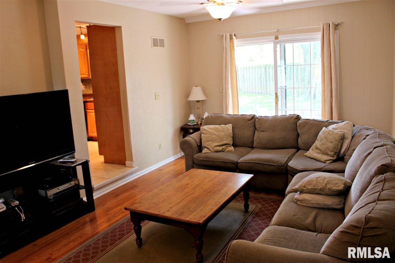 6716 North Camelot Road Peoria, IL 61615 - Photo 9 of 18 Gallery Image 9