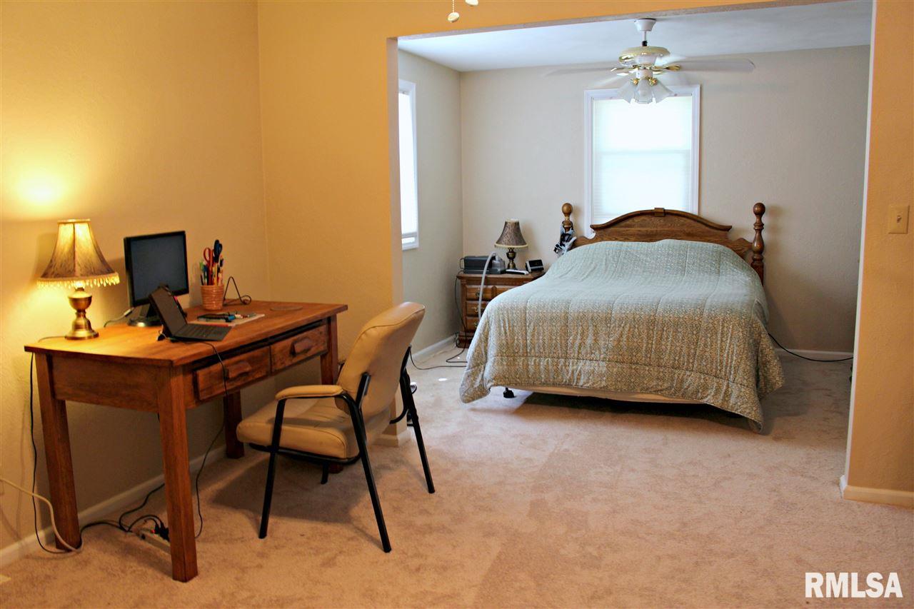6716 North Camelot Road Peoria, IL 61615 - Photo 10 of 18 Gallery Image 10