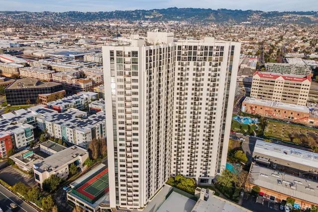 $529,000 | 6363 Christie Avenue, Unit 1203, Emeryville, CA 94608
