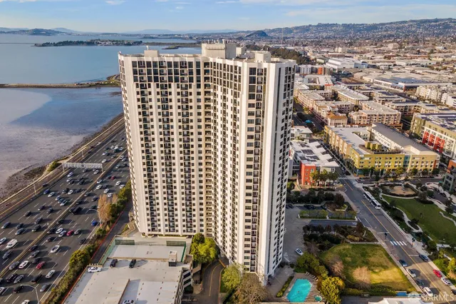 $529,000 | 6363 Christie Avenue, Unit 1203, Emeryville, CA 94608