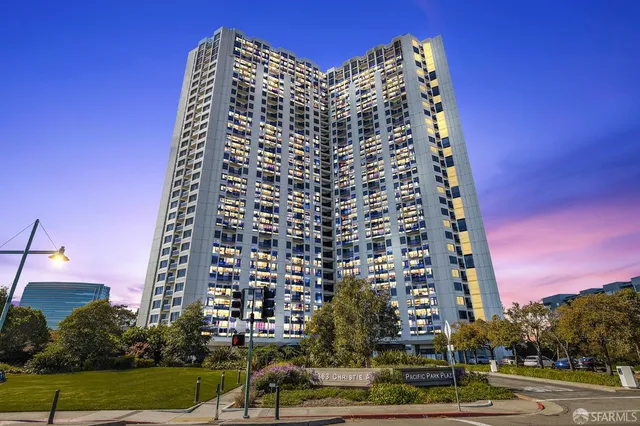 $529,000 | 6363 Christie Avenue, Unit 1203, Emeryville, CA 94608