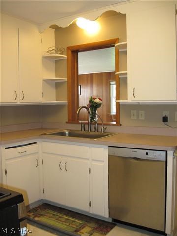 1528 Edgefield Road Lyndhurst, OH 44124 - Photo 6 of 13