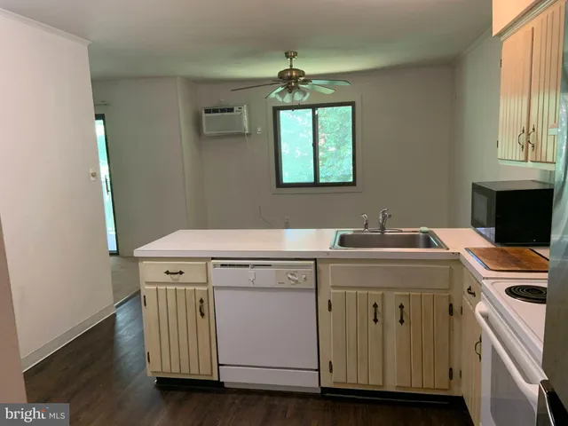 $1,900 | 400 Campbell Circle, Unit G15, Downingtown, PA 19335