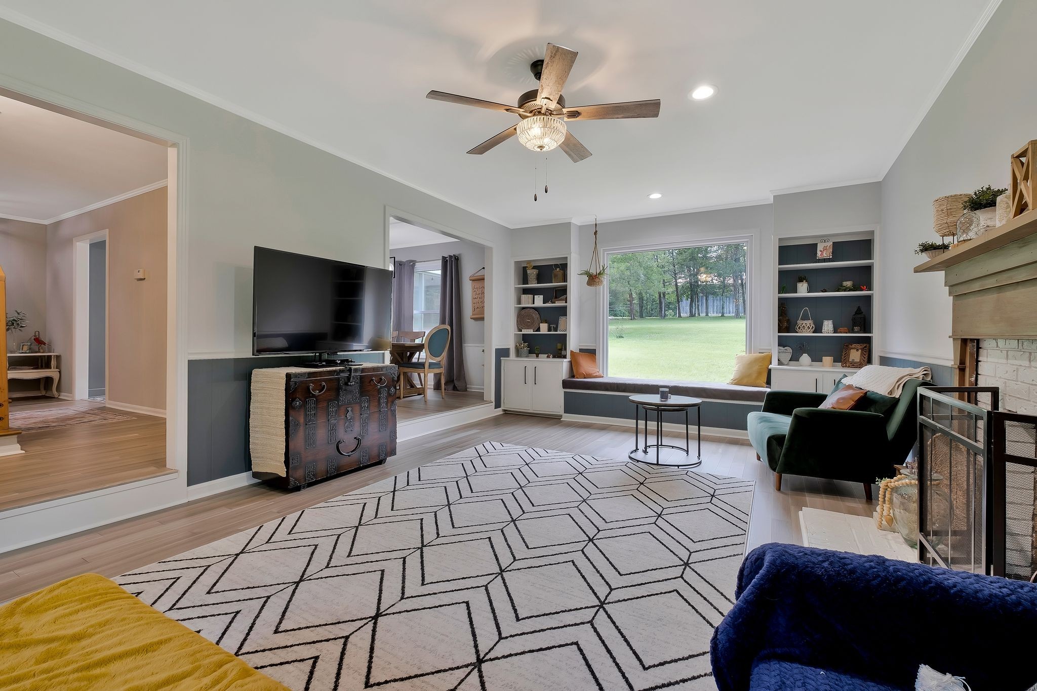 345 Lock 5 Road Lebanon, TN 37087 - Photo 9 of 50 Window seat and shelving