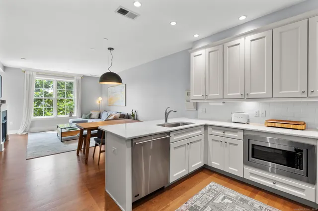 $5,250 | 77 Havemeyer Lane, Unit 313, Stamford, CT 06902