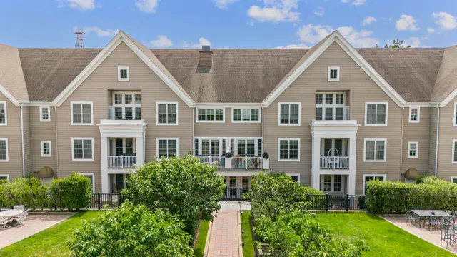 $5,250 | 77 Havemeyer Lane, Unit 313, Stamford, CT 06902