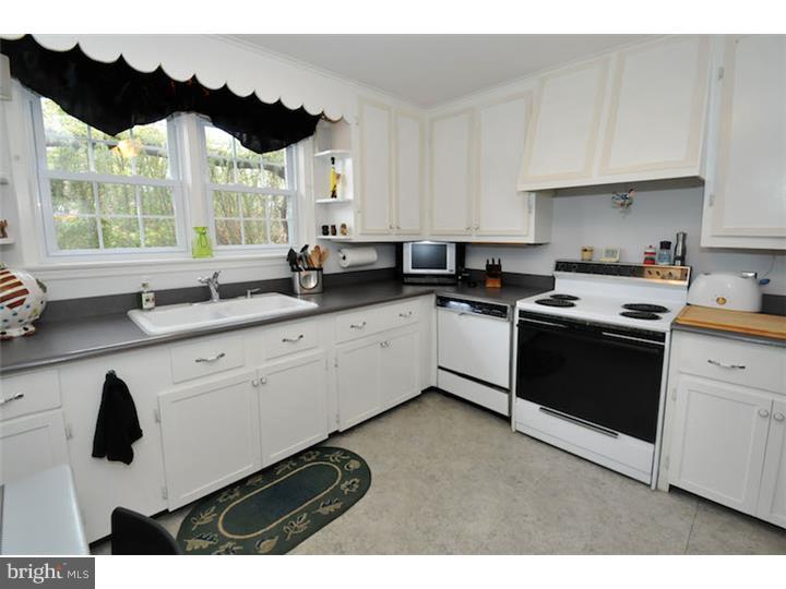 8 Owl Road Audubon, PA 19403 - Photo 14 of 18 Kitchen