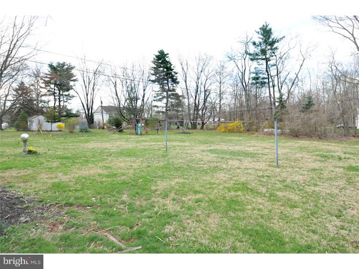 8 Owl Road Audubon, PA 19403 - Photo 18 of 18 Back Yard