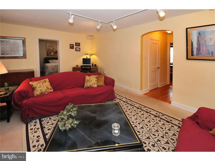 8 Owl Road Audubon, PA 19403 - Photo 7 of 18 Living Room