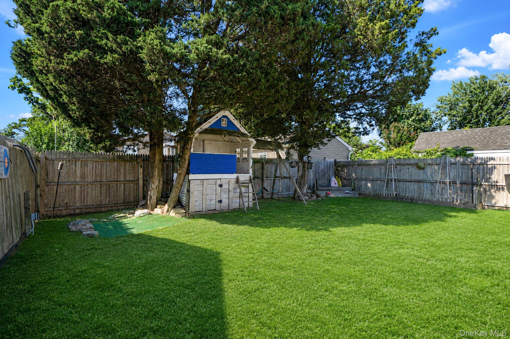 7 Inca Drive Bay Shore, NY 11706 - Photo 21 of 29