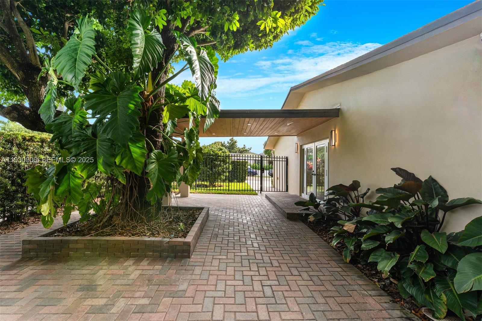 6701 Southwest 49th Terrace Miami, FL 33155 - Photo 32 of 34