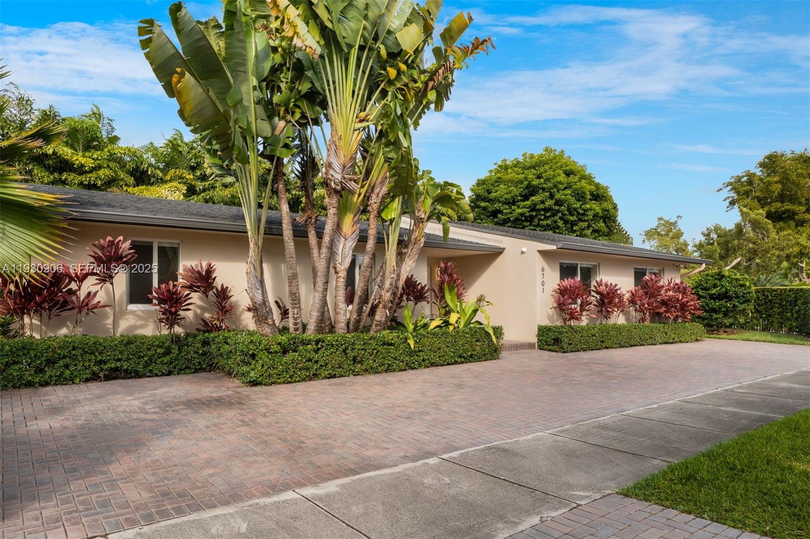 6701 Southwest 49th Terrace Miami, FL 33155 - Photo 4 of 34