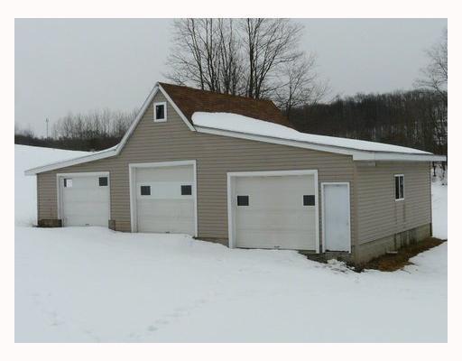 371 Carbon Center Road Butler, PA 16002 - Photo 2 of 11 Exterior Front.