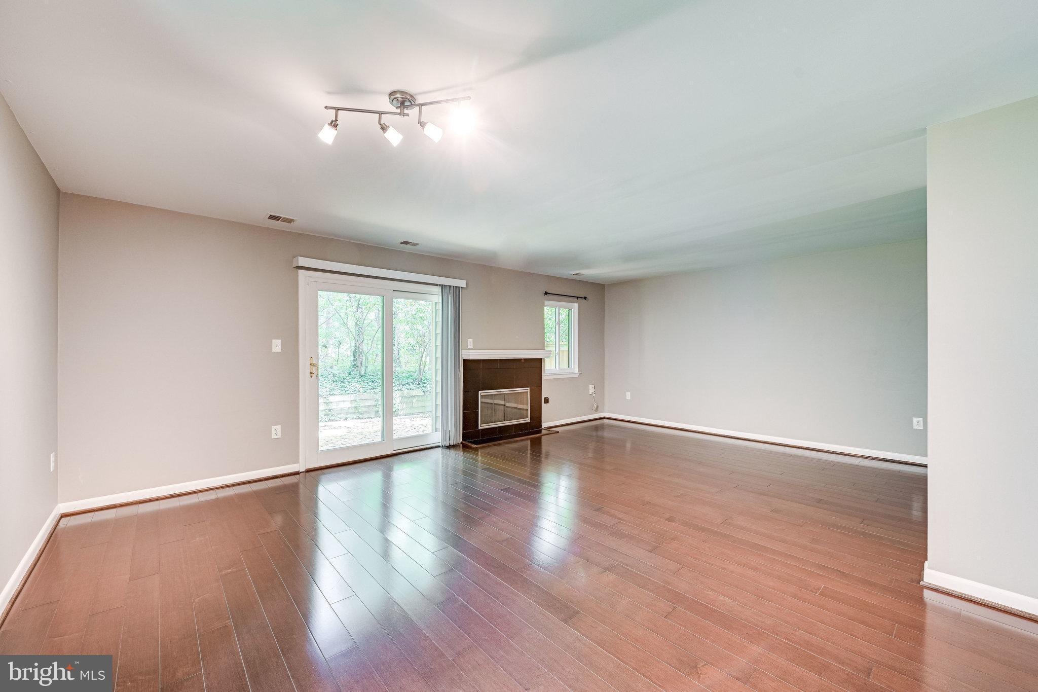 1944 Winterport Cluster Reston, VA 20191 - Photo 12 of 28 Gorgeous Hardwood Floors
