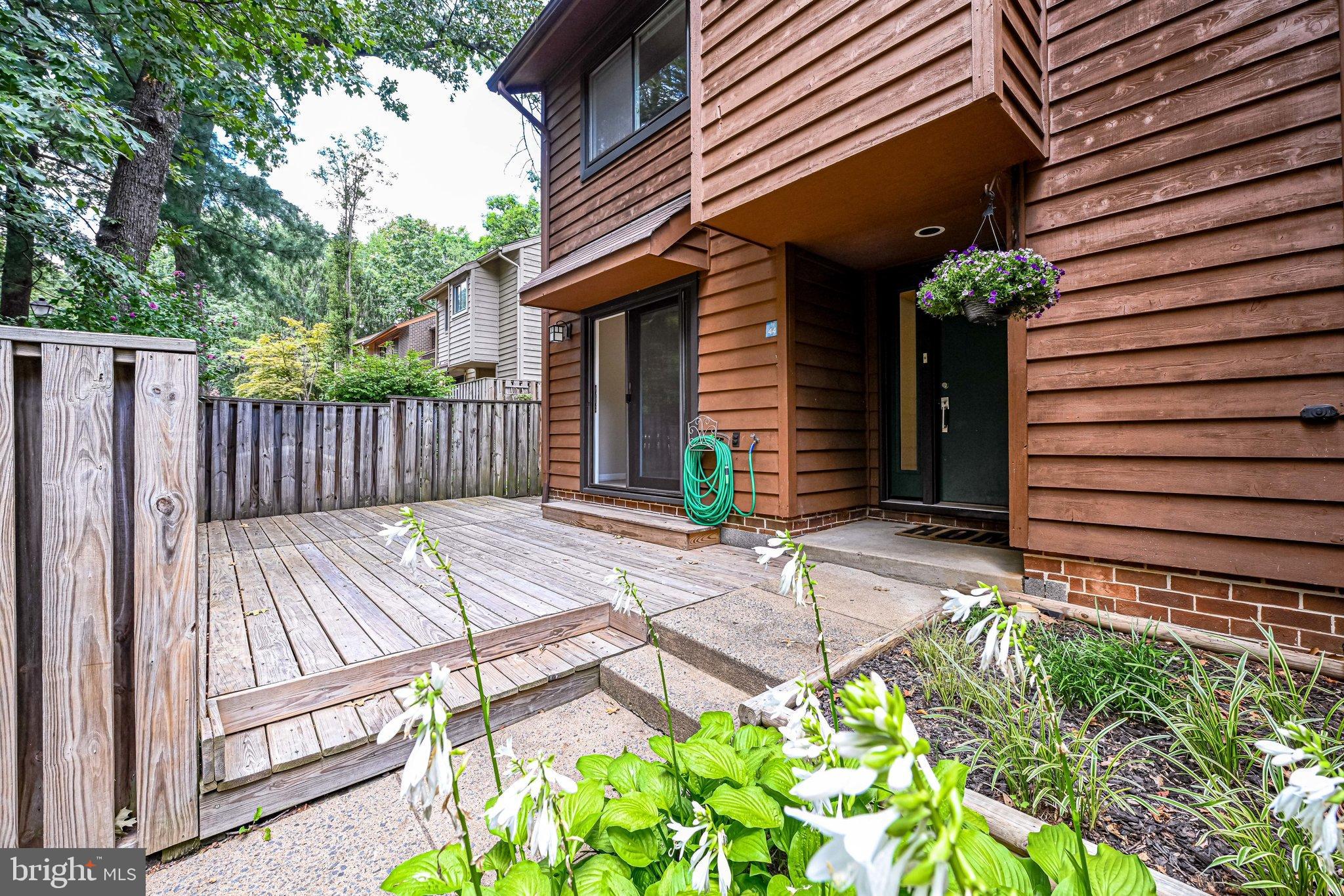 1944 Winterport Cluster Reston, VA 20191 - Photo 2 of 28 Amazing End Unit