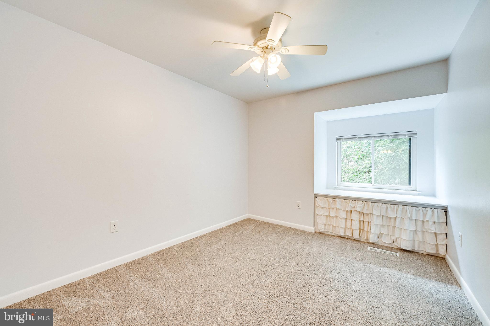 1944 Winterport Cluster Reston, VA 20191 - Photo 24 of 28 Bedroom