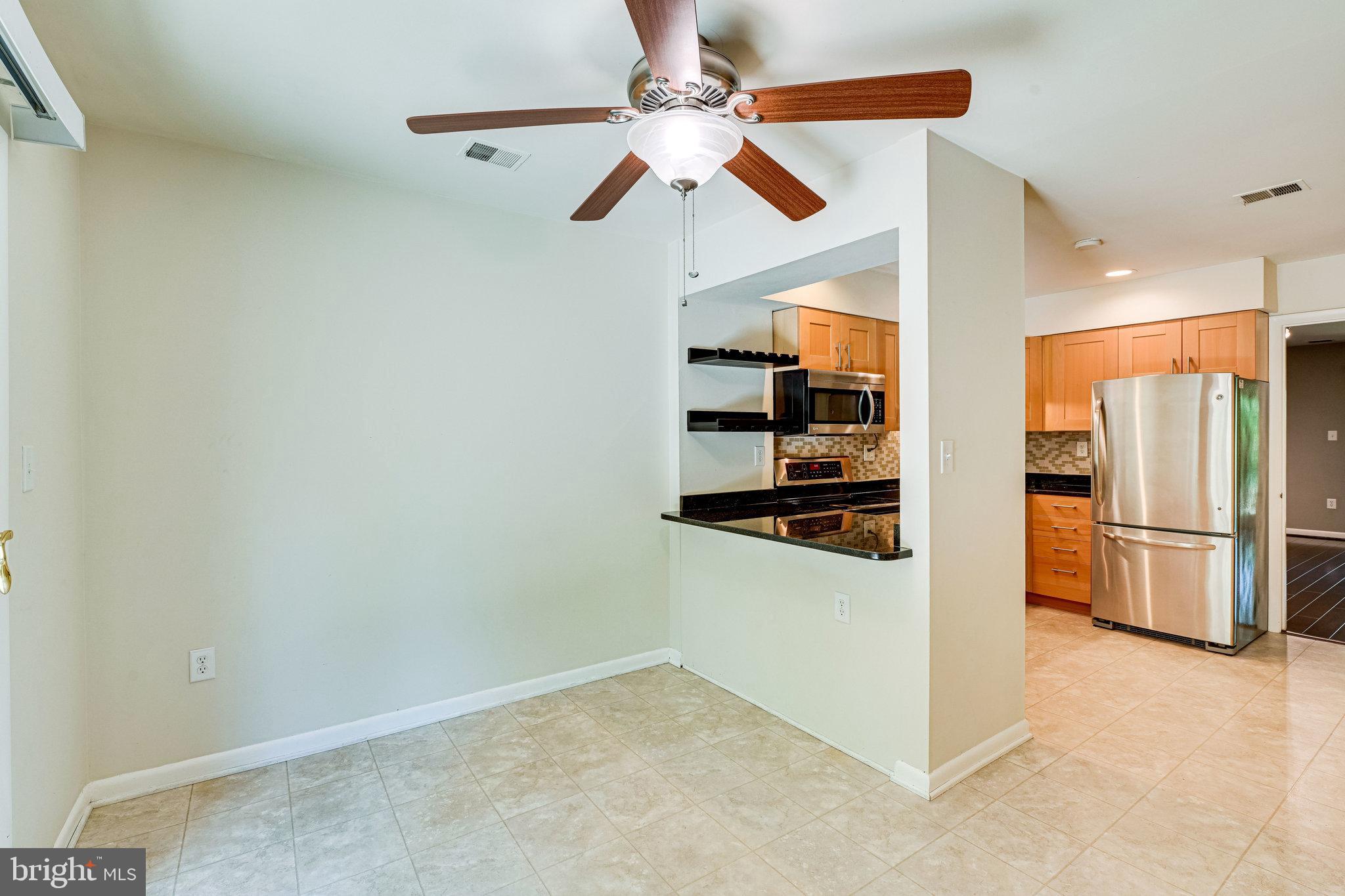 1944 Winterport Cluster Reston, VA 20191 - Photo 6 of 28 Bar Area