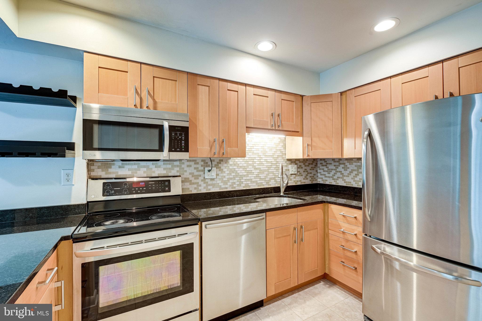 1944 Winterport Cluster Reston, VA 20191 - Photo 8 of 28 Updated maple cabinets & appliances