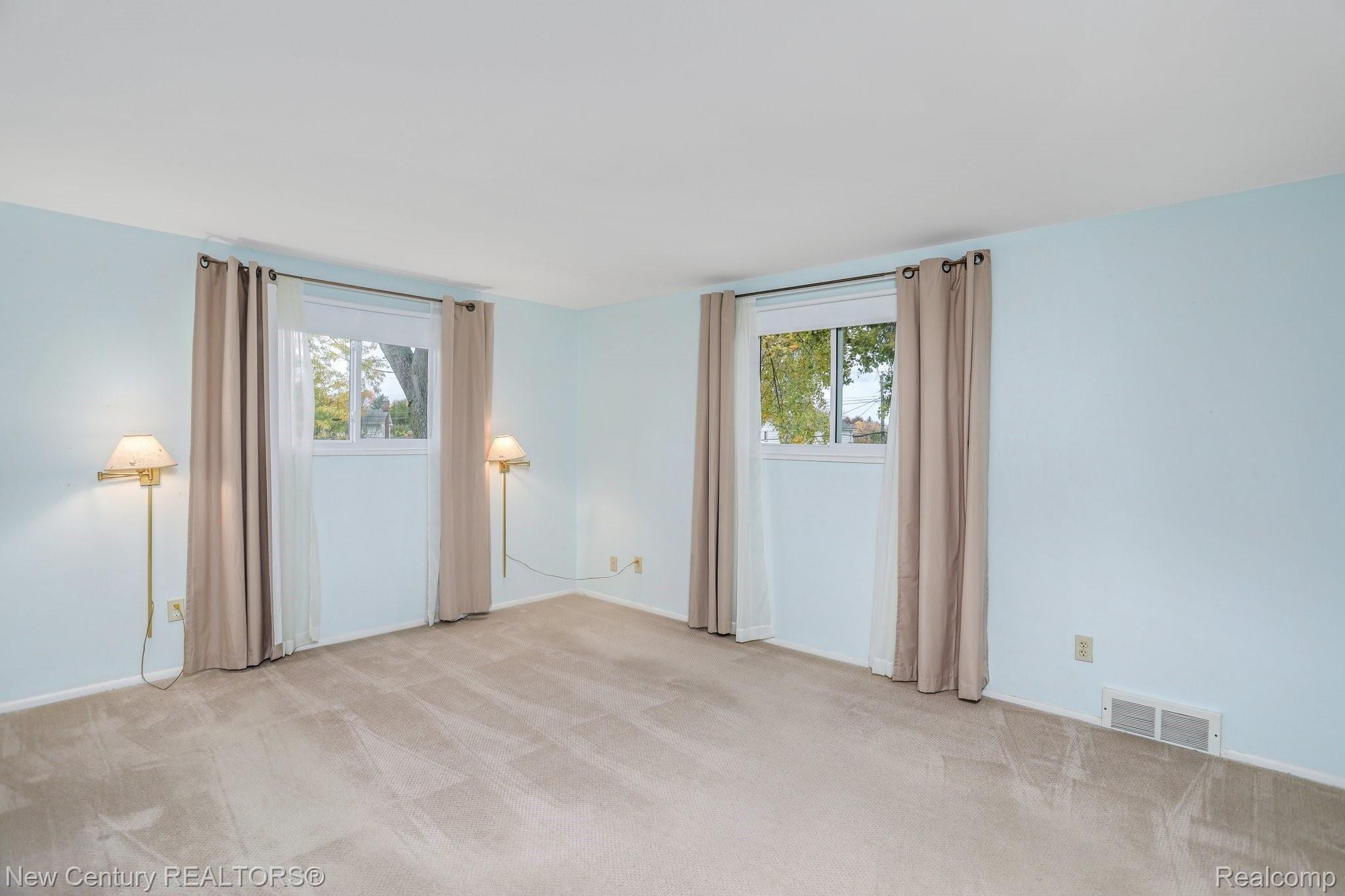 12009 Diegel Road Warren, MI 48093 - Photo 18 of 28 26-web-or-mls-12009 Diegel Warren0026.jpg