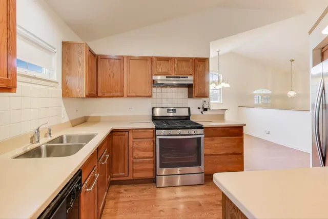 $315,000 | 1370 Spencer Lane, Batavia, IL 60510