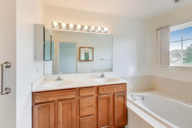 $315,000 | 1370 Spencer Lane, Batavia, IL 60510