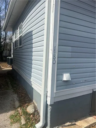 a view of backyard of the house