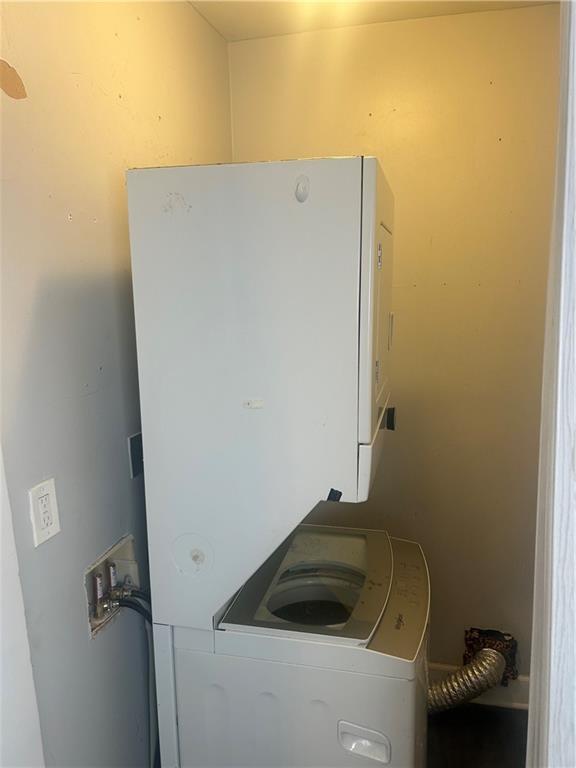 1180 Sims Street Southwest Atlanta, GA 30310 - Photo 9 of 12 a room with a dryer and washer