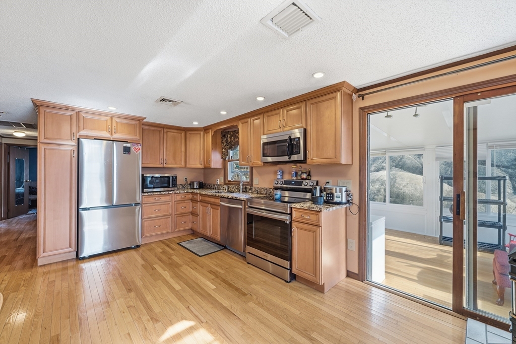 255 Cedar Brook Road Lynn, MA 01904 - Photo 3 of 27
