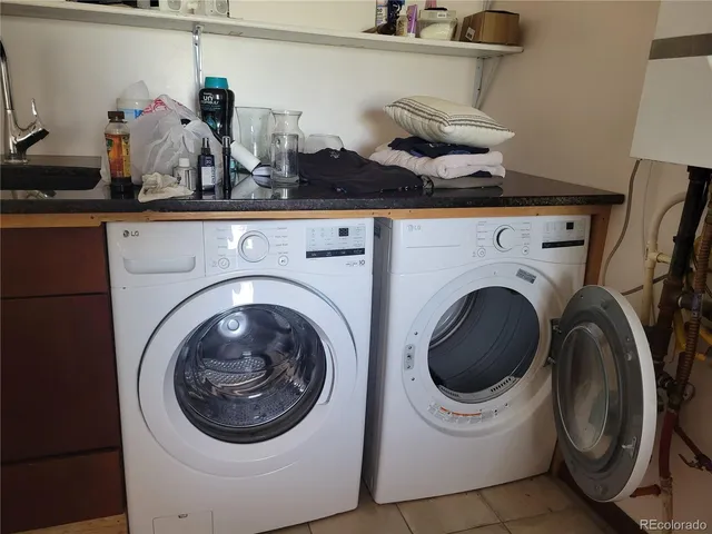 a close up view of washer and dryer
