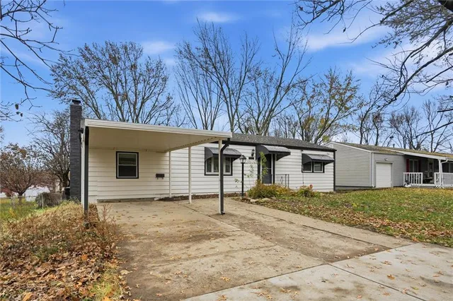 $245,000 | 2929 South Northern Boulevard, Independence, MO 64052