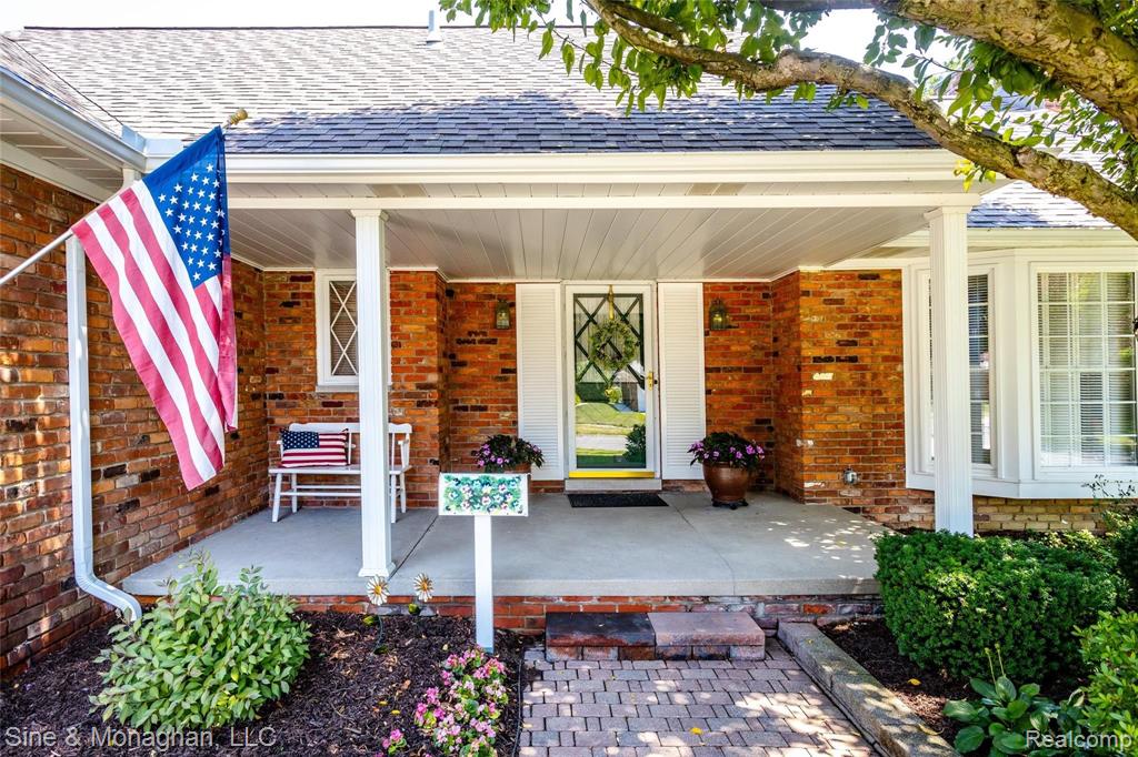 435 Barclay Road Grosse Pointe Farms, MI 48236 - Photo 2 of 60