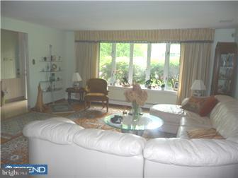 2424 Michael Road Huntingdon Valley, PA 19006 - Photo 3 of 12 Living Room