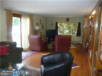2424 Michael Road Huntingdon Valley, PA 19006 - Photo 7 of 12 Family Room