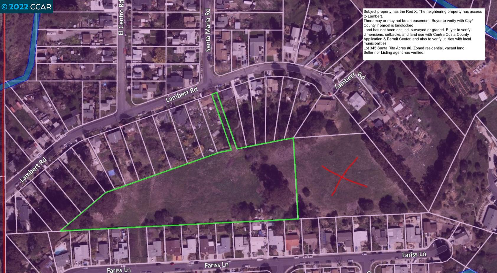 a view of entryway with a yard